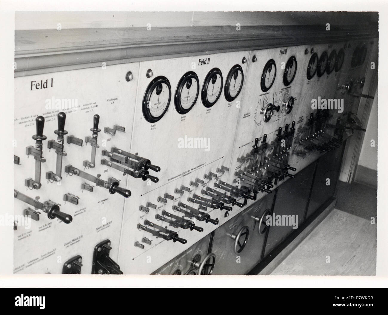 Schalttafel zur Maschinensteuerung 151 ETH-BIB-Zürich, ETH Zürich, Altes Physikgebäude, Batterieraum-Ans 02383 Stock Photo