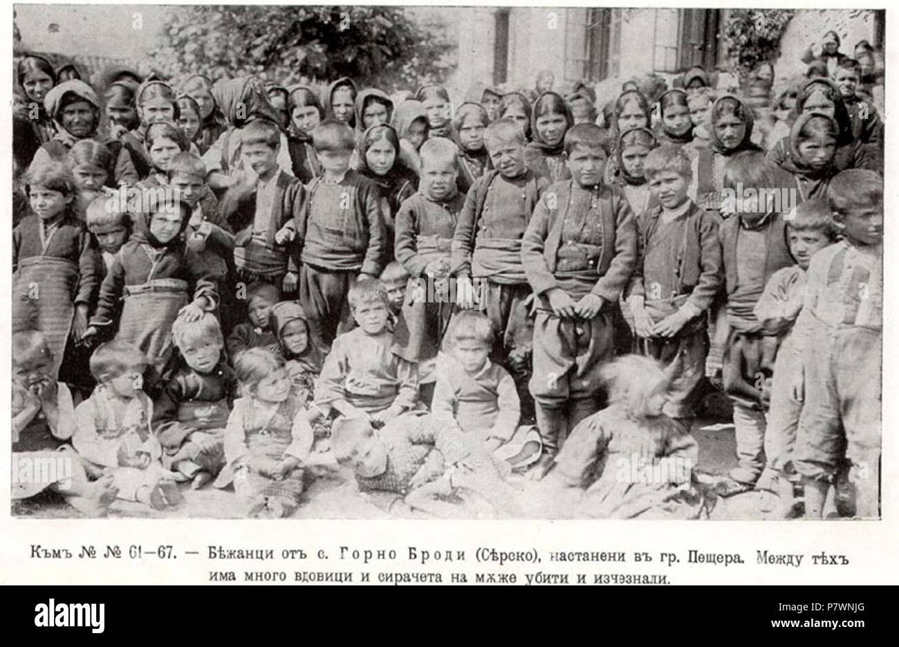 English: Children refugees from Gorno Brodi after the Second Balkan War resettled in Pestera. 1913 56 Bulgarian Refugee Children Stock Photo