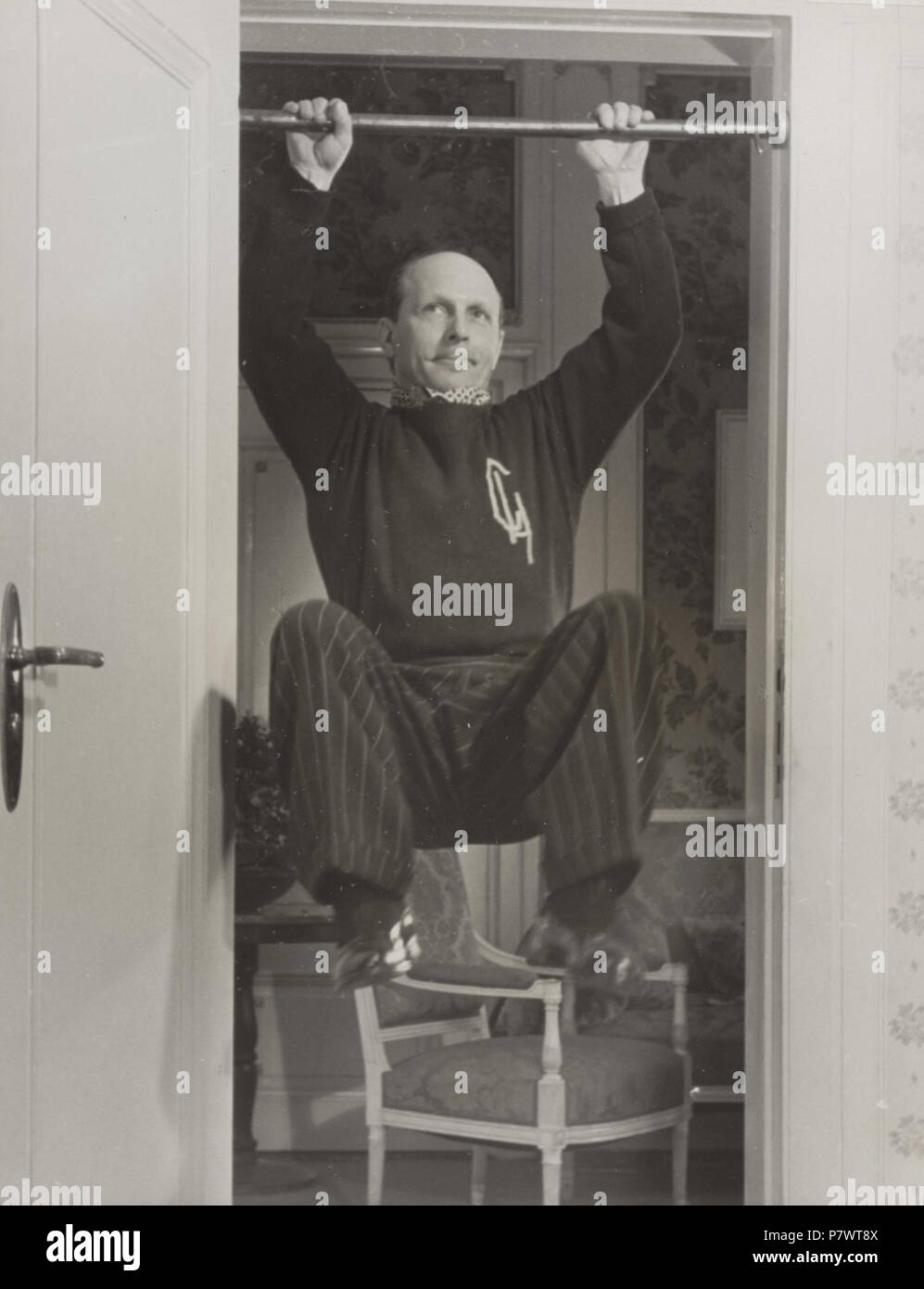 English: Clown Charlie Rivel practising (1943) . 1943 89 CharlieRivel Stock Photo