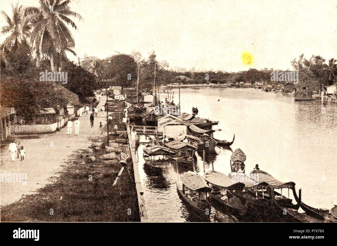 English: Martapoera/rivier op Borneo . 1925 169 Generaal aanzicht Martapoera-rivier voor de Europese woonwijk Stock Photo