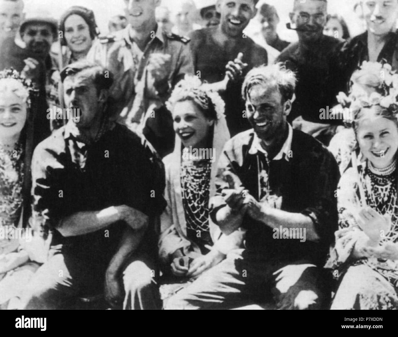 English: Soldiers of the SS Division 'Leibstandarte Adolf Hitler 'on a holiday with Ukrainian girls . no data 350 Soldiers of the SS Division 'Leibstandarte Adolf Hitler 'on a holiday with Ukrainian girls Stock Photo