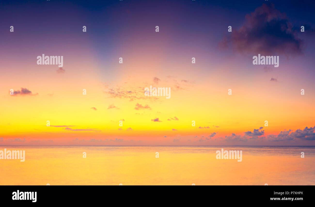 Beautiful sunset over ocean hi-res stock photography and images - Alamy