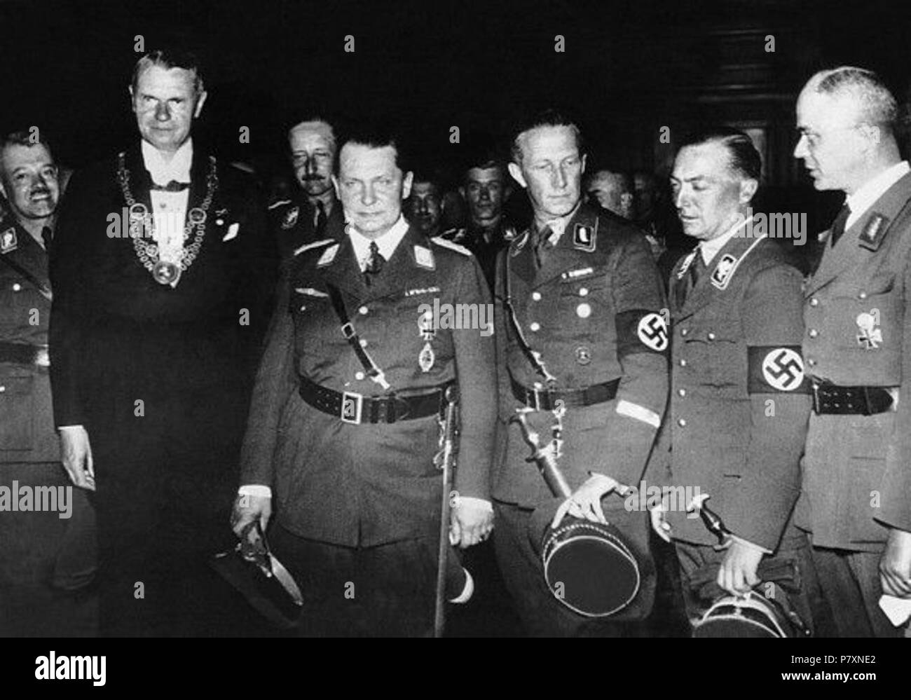 English: Gathering of high-ranking Nazi officials in Berlin. Left to right: Georg von Detten (chief of the Political Office of the SA Supreme Command), Heinrich Sahm (Lord Mayor of Berlin), August Wilhelm of Prussia (SA-Group Leader), Hermann Goering (Minister President of Prussia), Lippert, Karl Ernst (Commander of the Berlin SA) and Artur Görlitzer (Deputy-Gauleiter of Berlin). 1933 132 DettenSahmGoeringLippertErnstGoerlitzer Stock Photo