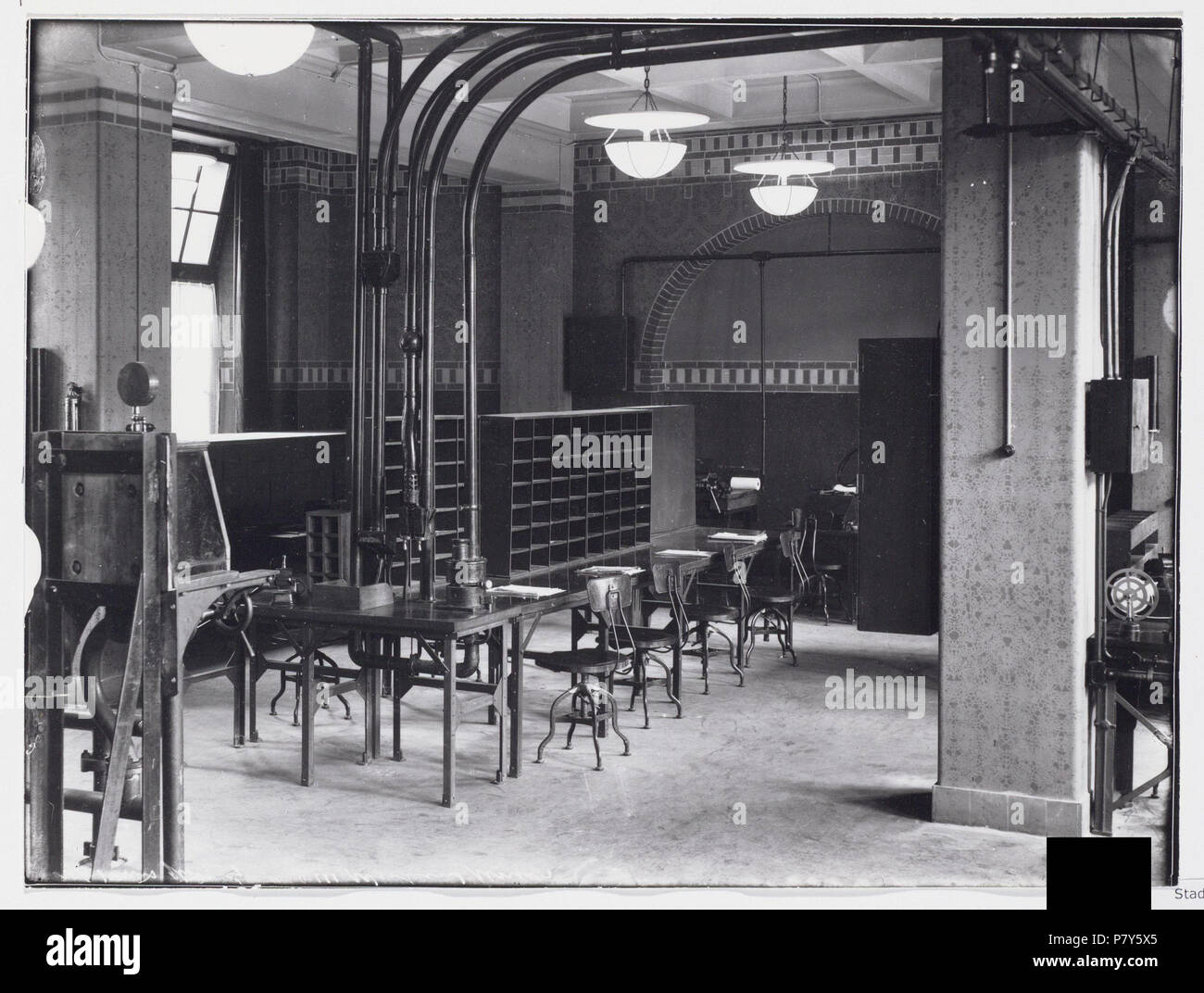 Nederlands: Beschrijving Beursplein 5-9 Kantoor Western Union Telegraph Company. Afmetingen: 18 x 24 Documenttype foto Vervaardiger Merkelbach, Atelier J. Collectie Collectie Atelier J. Merkelbach Datering 1922 Geografische naam Beursplein Inventarissen http://archief.amsterdam/archief/10164/35068 Afbeeldingsbestand B00000002573 Generated with Dememorixer . 1922 216 Jacob Merkelbach, Afb B00000002573 Stock Photo