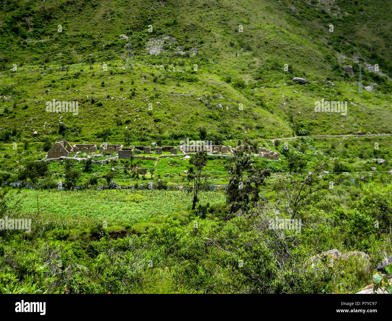 Inca trail stone ruins trek peru andes hi-res stock photography and ...