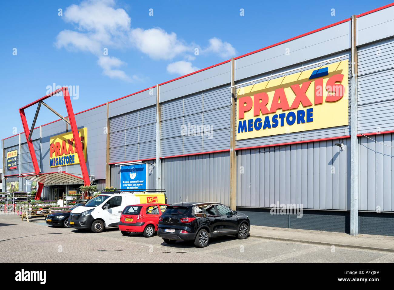 https://c8.alamy.com/comp/P7YJ89/praxis-store-in-leiderdorp-nl-praxis-is-a-leading-diy-brand-in-the-netherlands-and-has-a-total-of-146-stores-and-is-part-of-the-maxeda-diy-group-P7YJ89.jpg