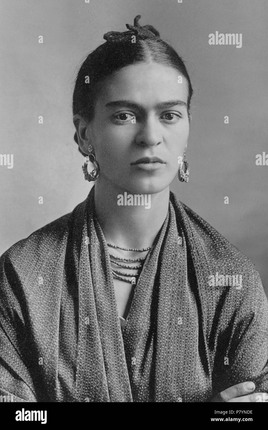 English: Frida Kahlo (gelatin silver print, 15.2 by 10.8 cm) . 16 October 1932 164 Frida Kahlo, by Guillermo Kahlo Stock Photo