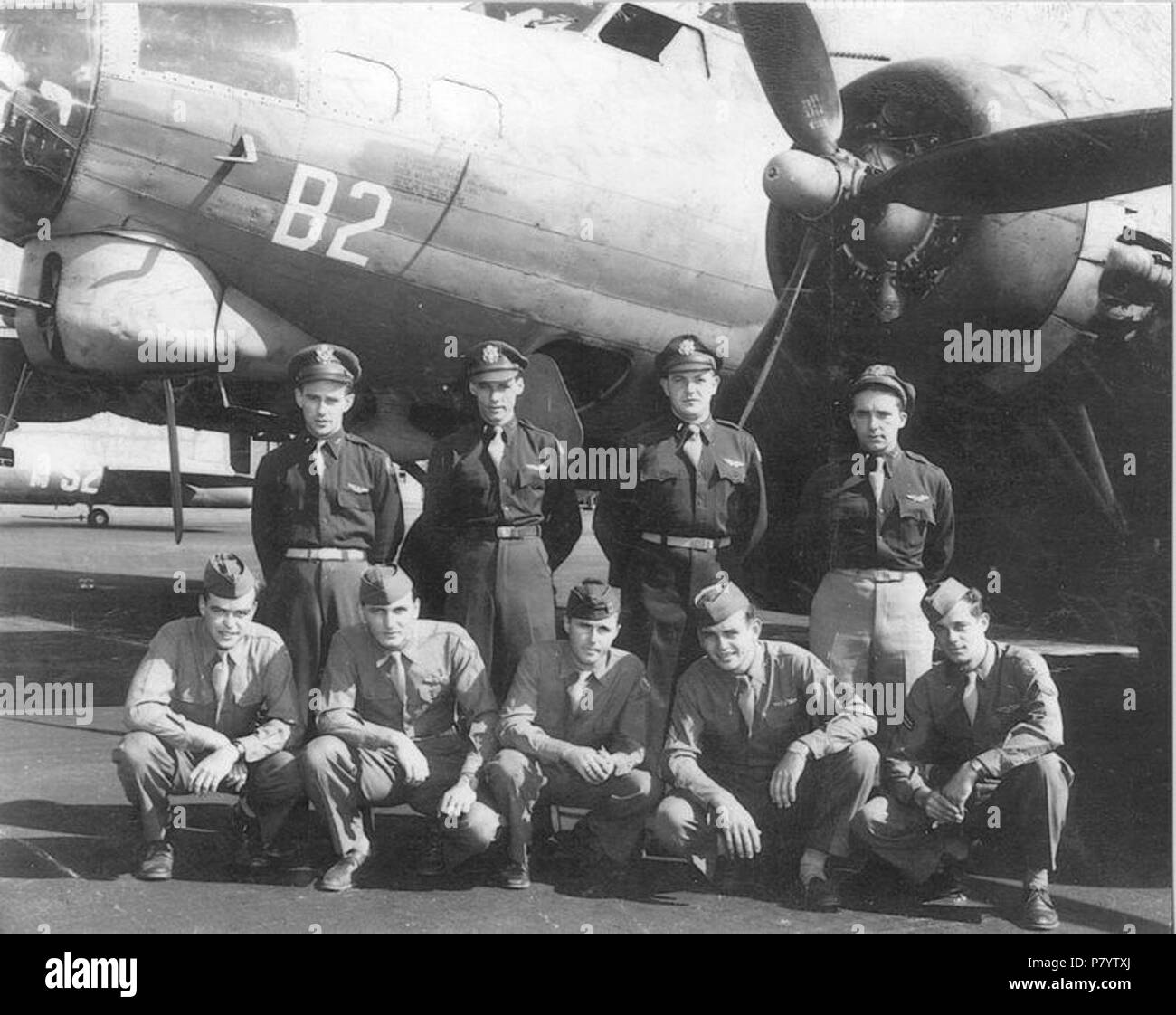 457th Bombardment Group - B-17 Flying Fortress - Crew Stock Photo - Alamy