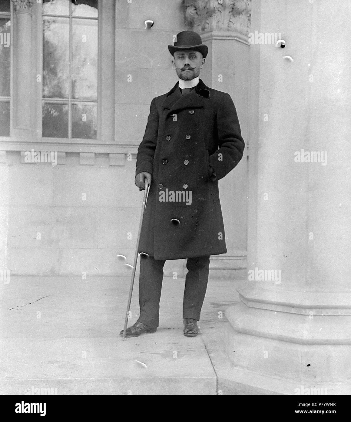 Man male bowler hat hi-res stock photography and images - Alamy
