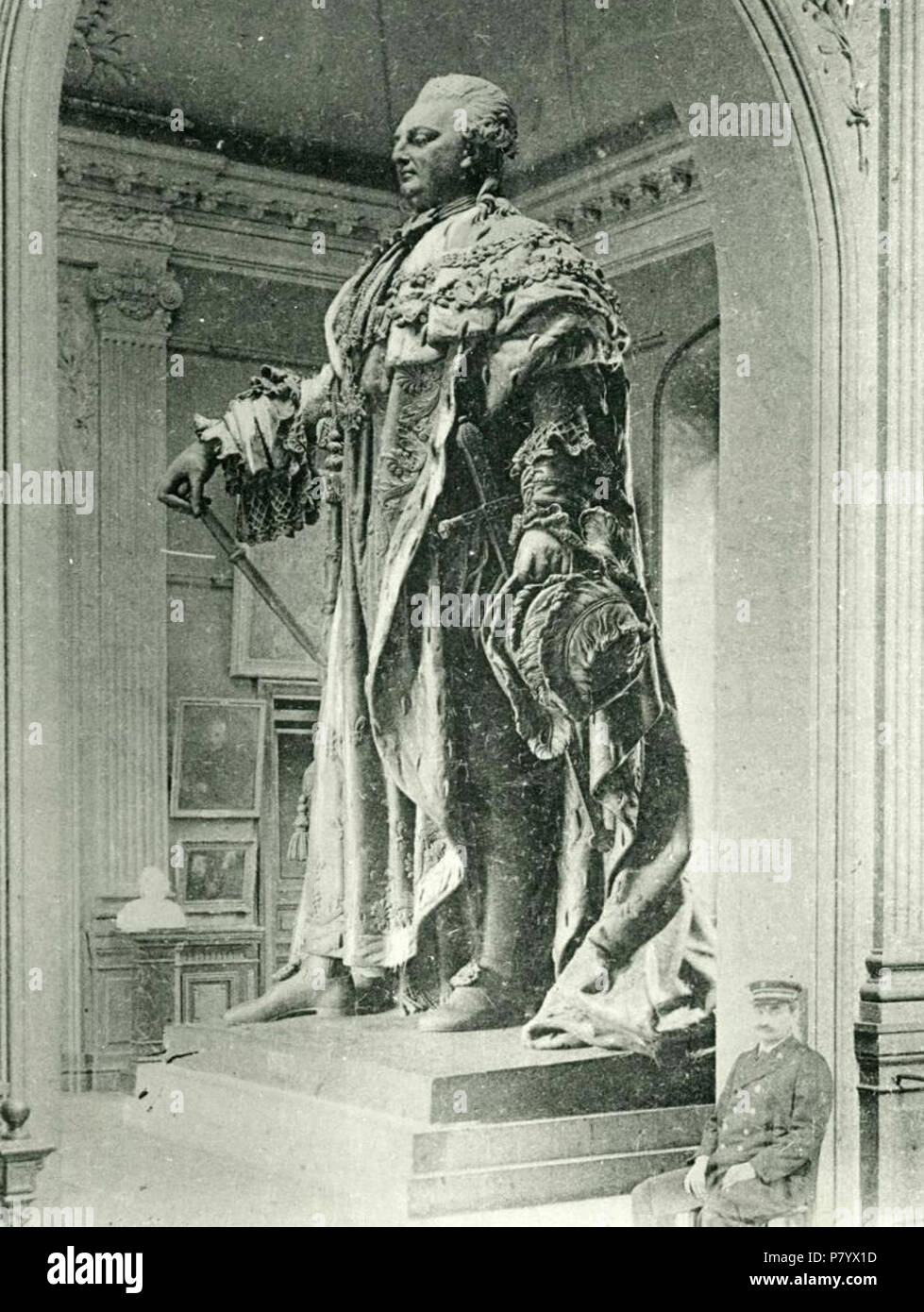 Français : Louis XVI (Nicolas Raggi) au musée des Beaux-arts de Bordeaux. before 1941 250 Louis XVI (Raggi) Stock Photo