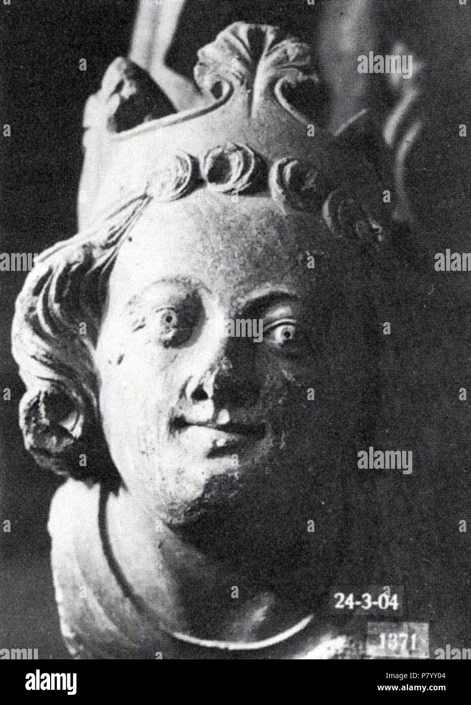 English: Head from Trondheim Cathedral, according to Prof. Jan Svanberg probably a representation of King Magnus IV/VII of Norway/Sweden . bust 1330s; photo c. 1910 254 Magnus IV of Sweden bust 1330s (photo c 1910) Stock Photo