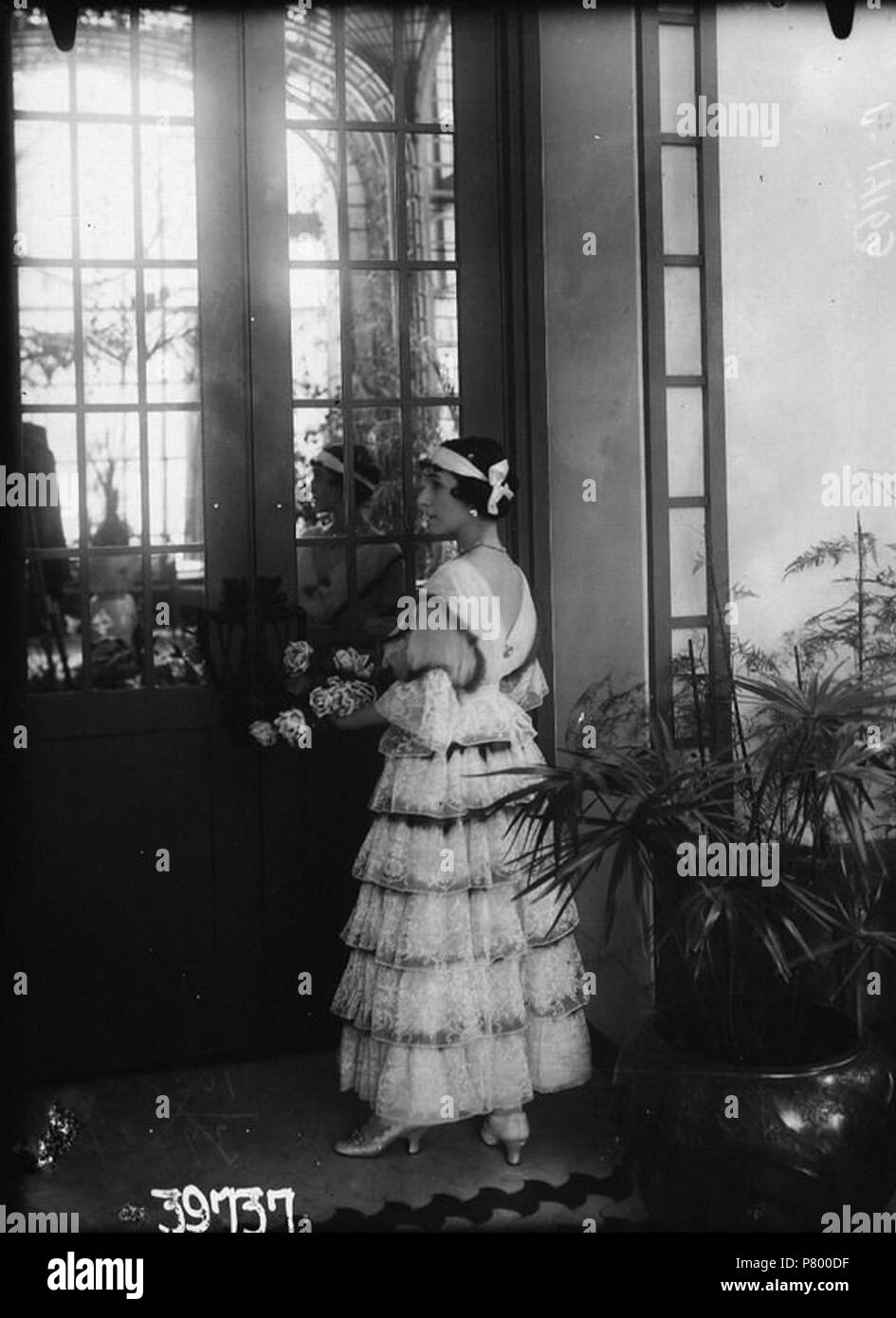 English Mathilde Kschessinska in the winter garden . 1916 262