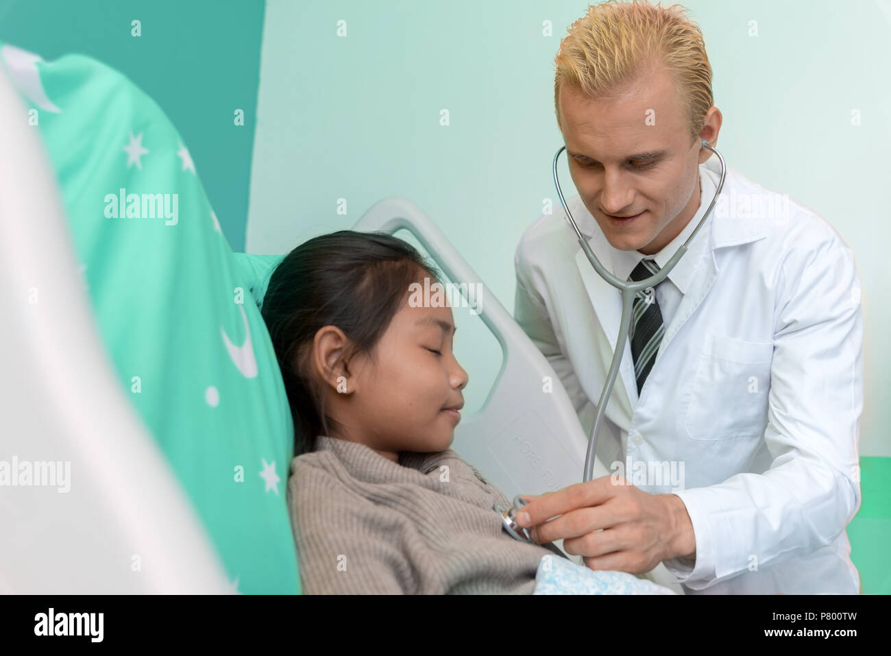 Asian doctor patient happiness hi-res stock photography and images - Alamy