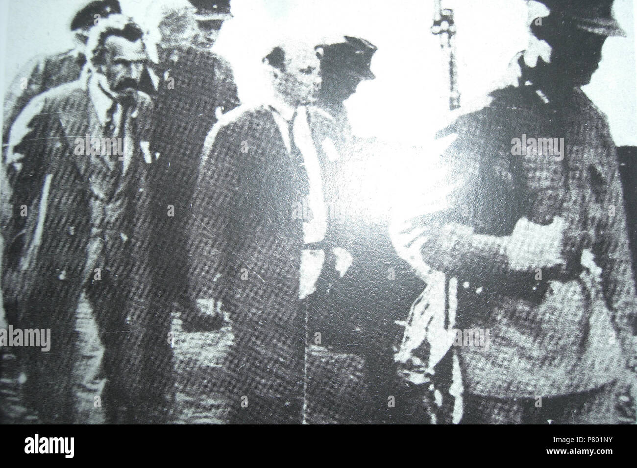 расстреле биография. расстрельная группа нквд. расстрелы партизаны 1941-1945. директор елисеевского гастронома которого расстреляли. расстреле биография.