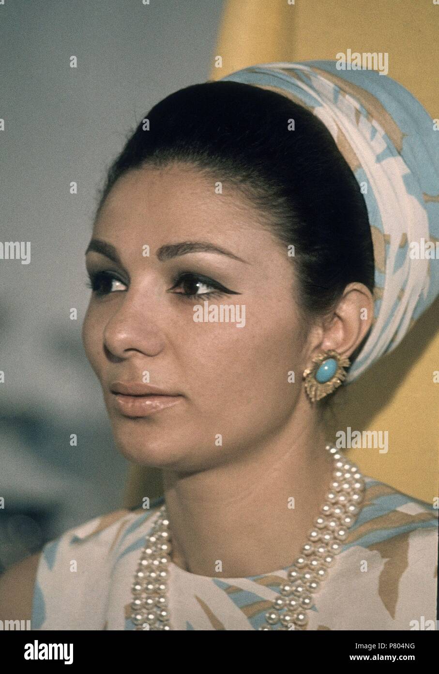 Empress farah pahlavi hi-res stock photography and images - Alamy