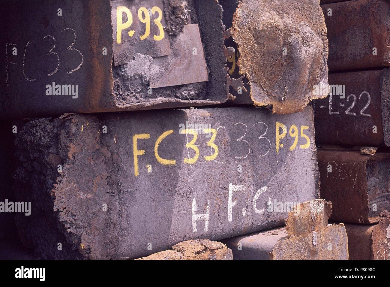 BLOQUES DE METAL. Location: ENSIDESA, AVILÉS, ASTURIAS, SPAIN. Stock Photo