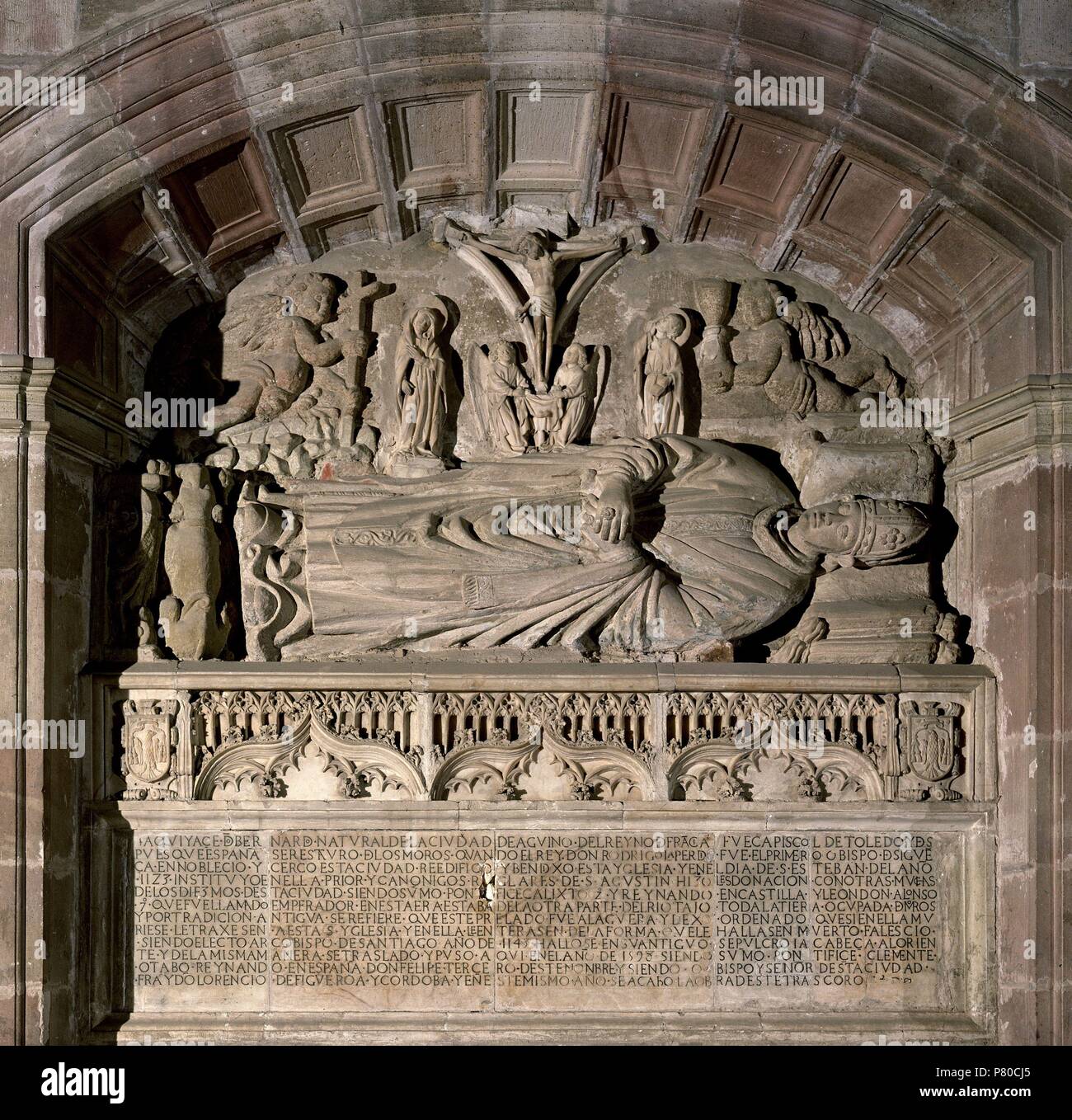 GIROLA - SEPULCRO DEL OBISPO D BERNARDO DE AGEN. Location: CATEDRAL, SIGÜENZA, GUADALAJARA, SPAIN. Stock Photo