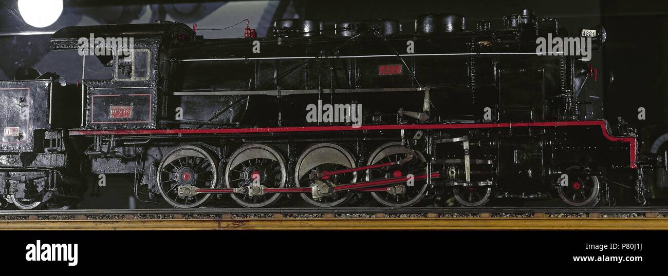 LOCOMOTORA TIPO 2-4-0 'ANDALUZAS' (Año 1942-1943). Se construyeron más de cien unidades en la primera gran cadena de fabricación y montaje en España, en 'La Maquinista Terrestre y Marítima' de Barcelona. Potencia: 2.052 CV, tara locomotora en vacío: 80 Tm, longitud total con ténder: 21095 mm. Stock Photo