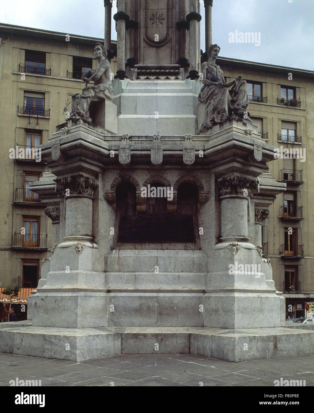 Monumento los fueros de navarra hires stock photography and images Alamy