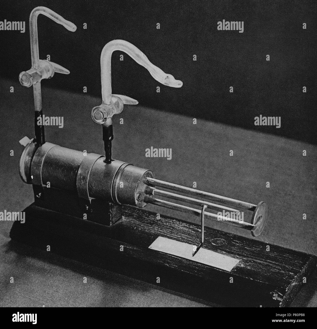 ERNEST RUTHERFORD'S NITROGEN DISINTEGRATOR DEVICE. Author: RUTHERFORD ERNEST. Stock Photo