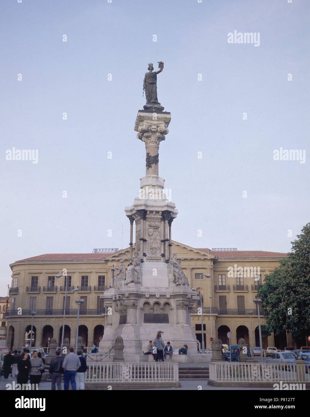 Monumento los fueros de navarra hires stock photography and images Alamy