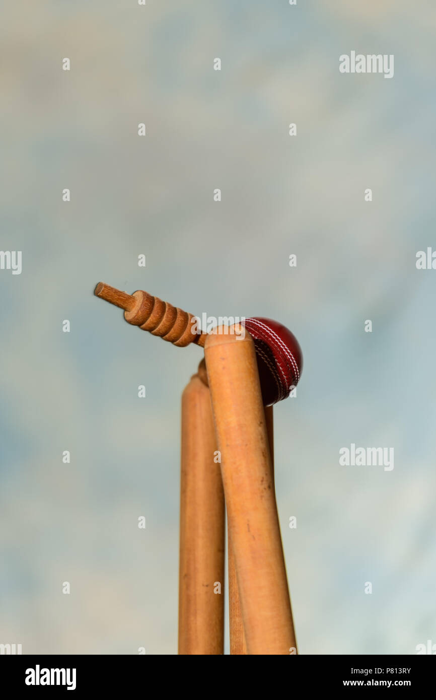 Cricket stumps ball bails hires stock photography and images Alamy