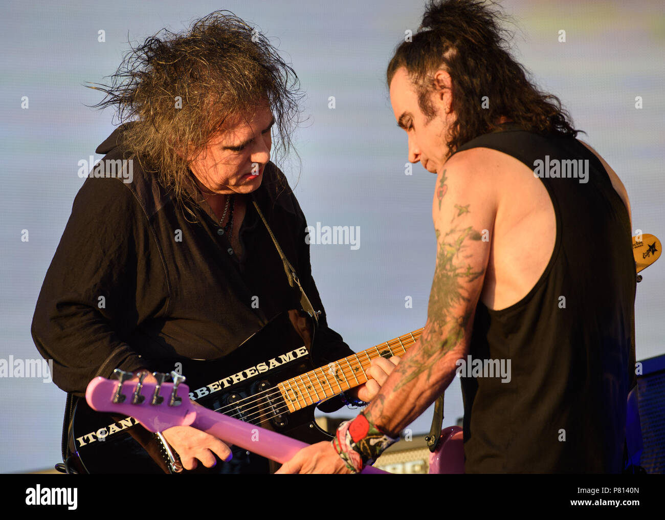 the-cure-simon-gallup-hi-res-stock-photography-and-images-alamy