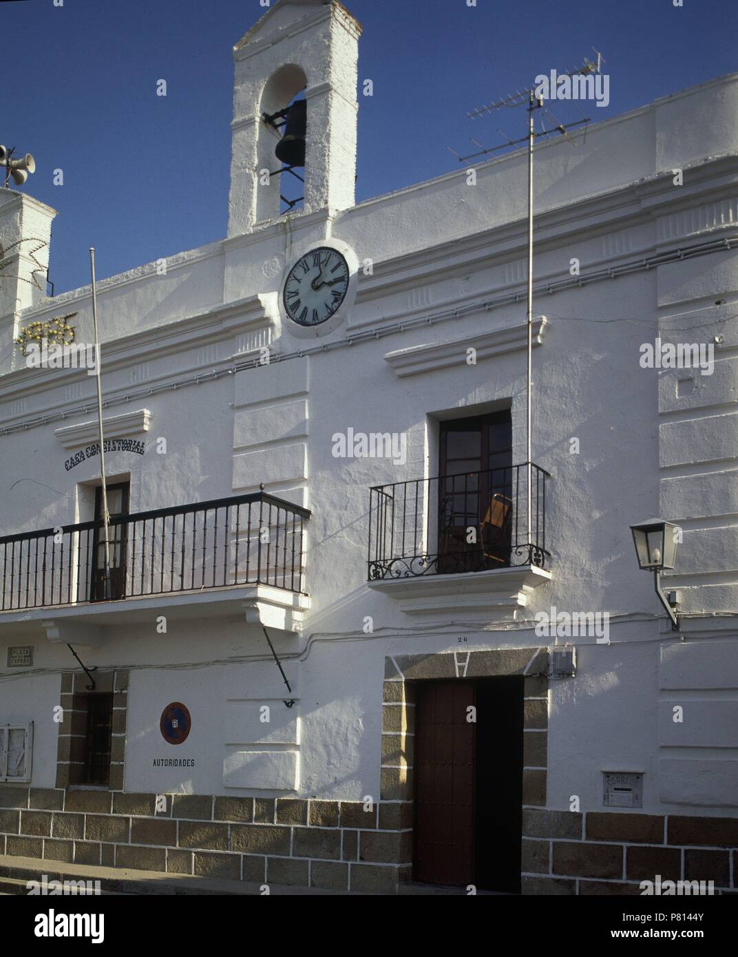 FACHADA DEL AYUNTAMIENTO DE GALISTEO - SIGLO XVII. Location: AYUNTAMIENTO, GALISTEO, CACERES, SPAIN. Stock Photo