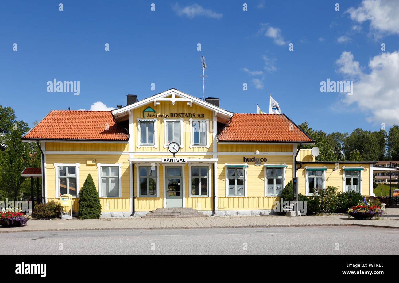 Atvidaberg, Sweden - August 21, 2017: Front view of the Åtvidaberg railroad station building with waiting hall for travellers and an office for Atvida Stock Photo