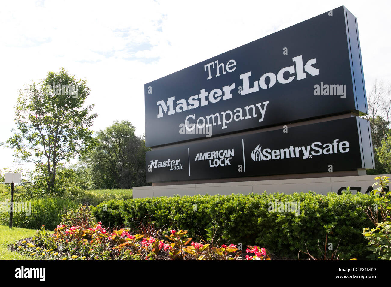 Master lock hi-res stock photography and images - Alamy
