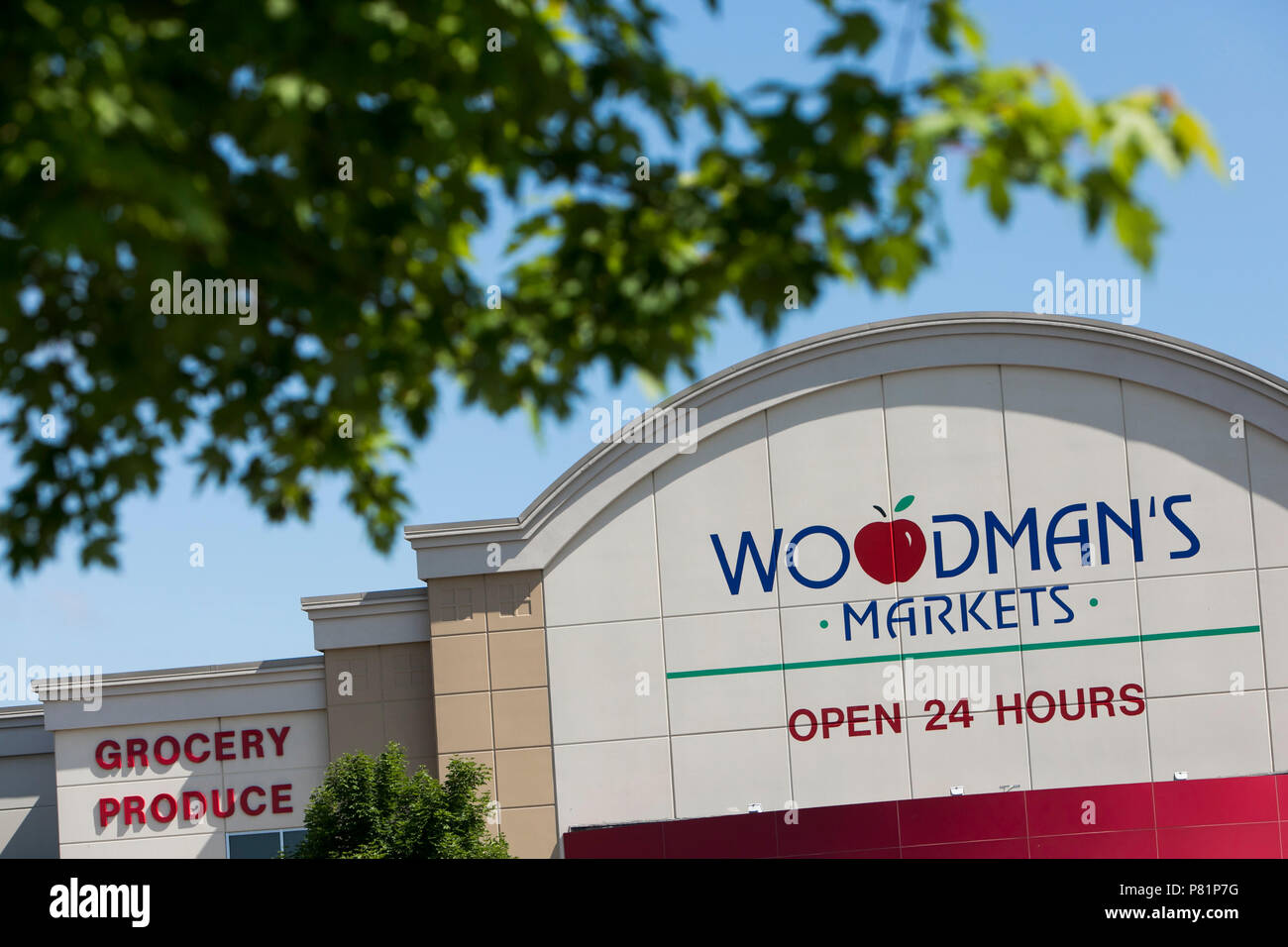 A logo sign outside of a Woodman's Markets grocery retail store in Menomonee Falls, Wisconsin, on June 24, 2018. Stock Photo