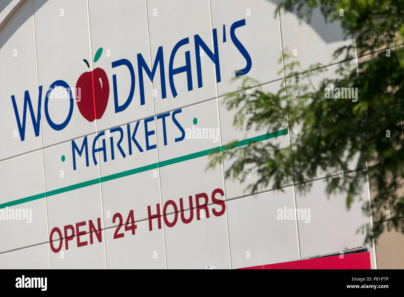 A logo sign outside of a Woodman's Markets grocery retail store in Menomonee Falls, Wisconsin, on June 24, 2018. Stock Photo