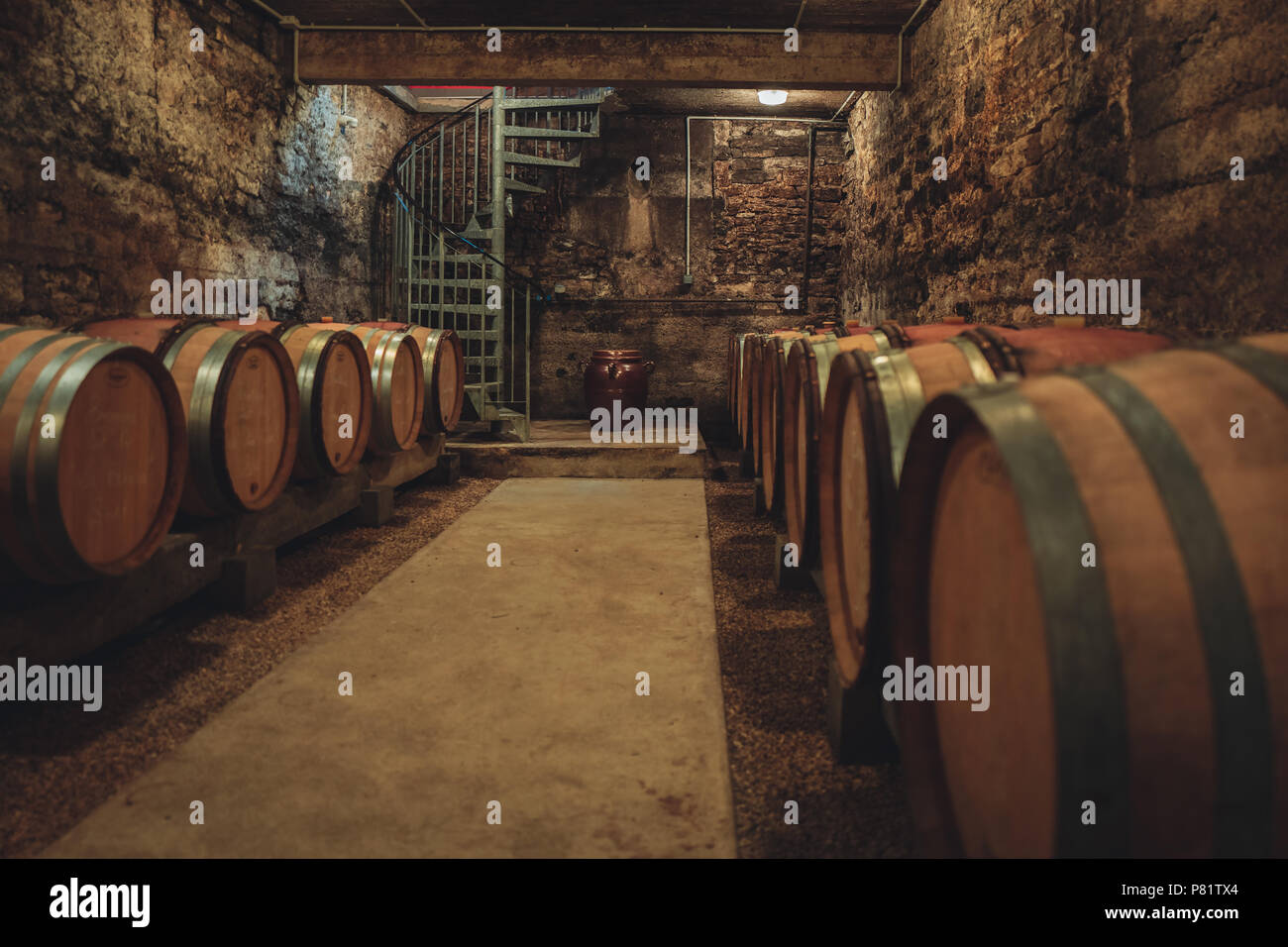 Burgundy wine region hi-res stock photography and images - Alamy