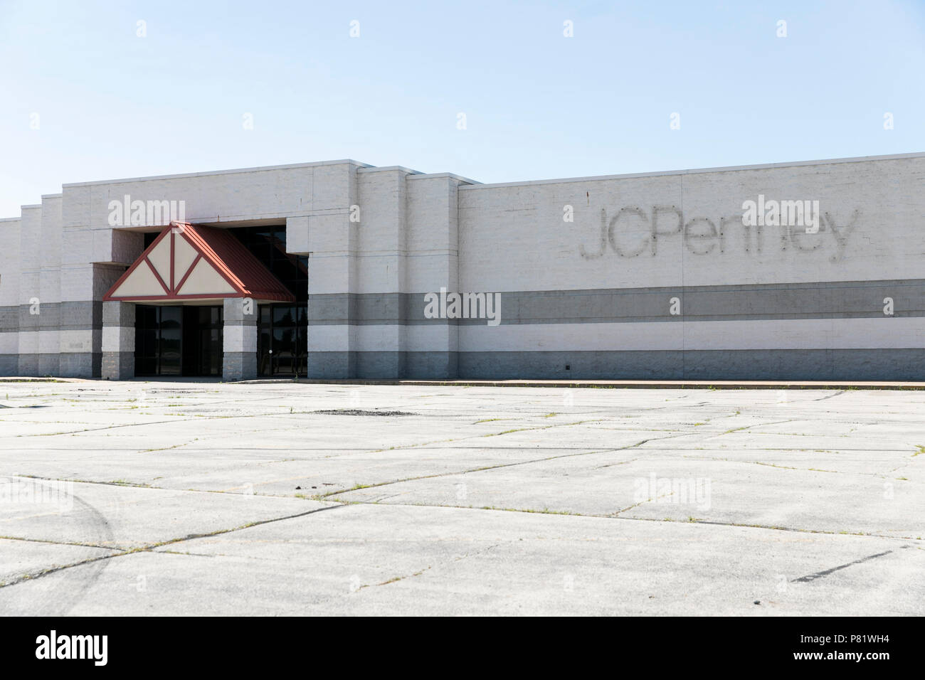 A logo sign outside of an abandoned JCPenney retail store in Oshkosh