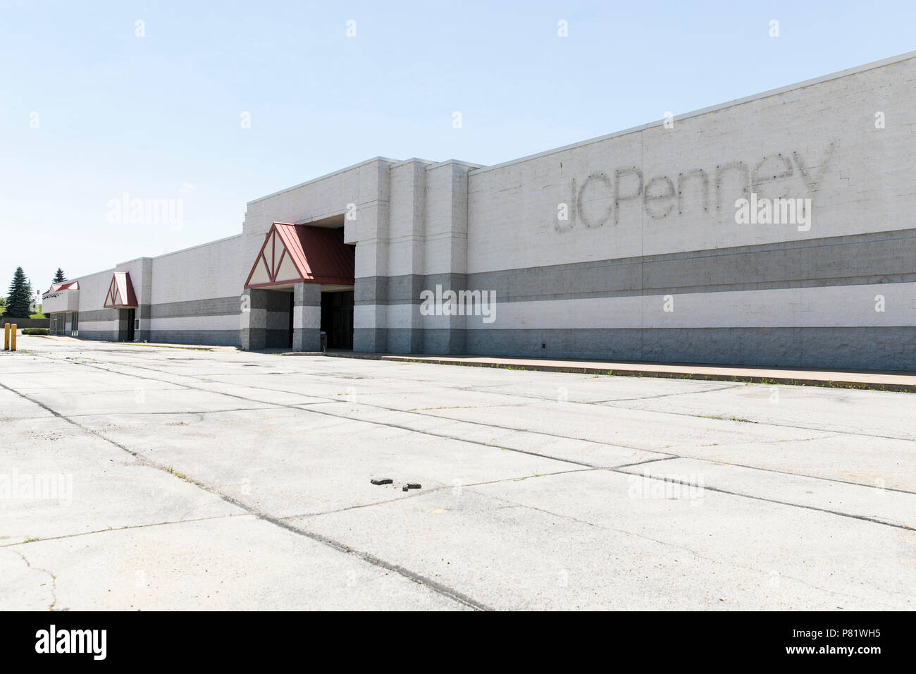 A logo sign outside of an abandoned JCPenney retail store in Oshkosh