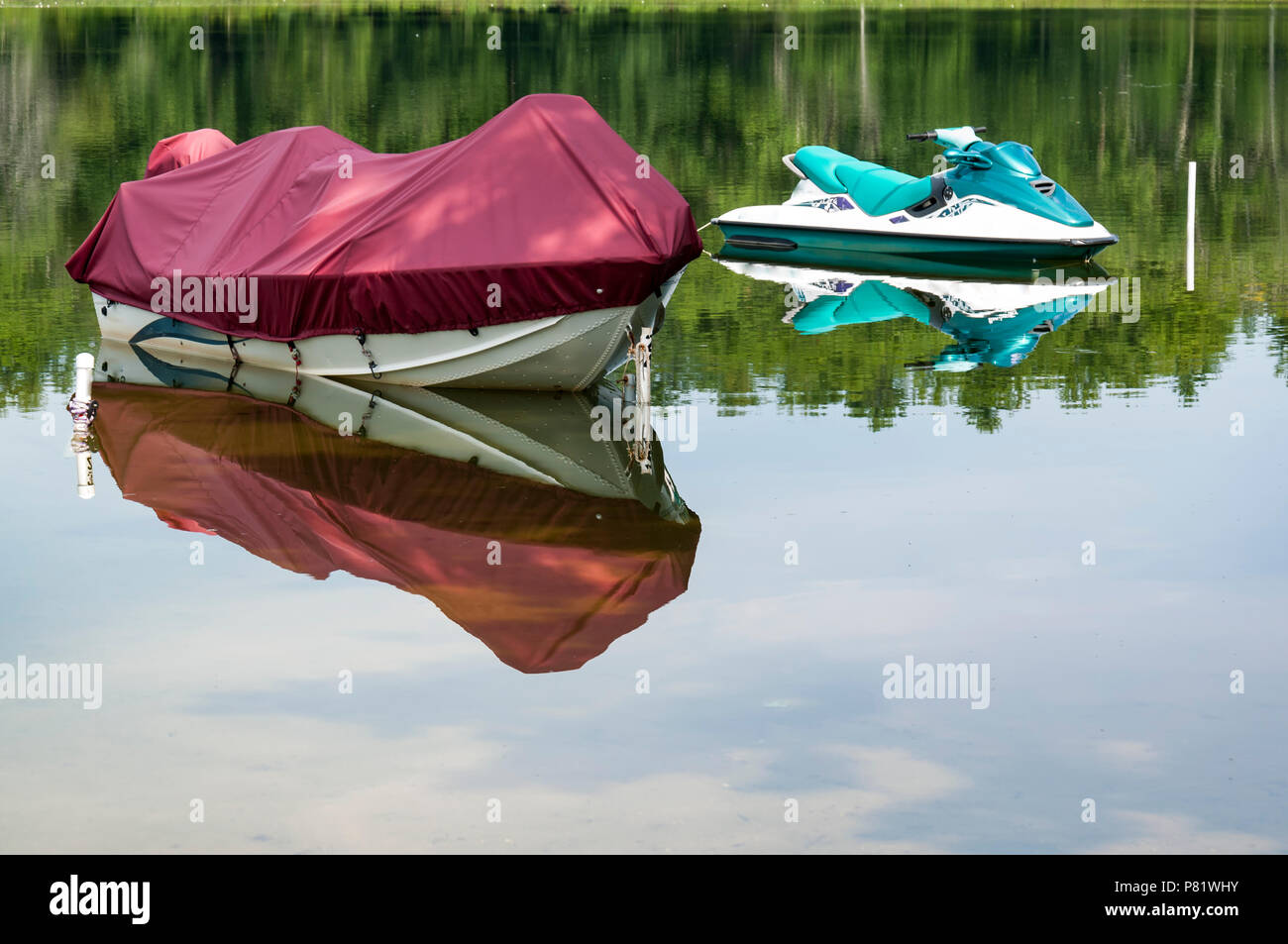 Beautiful blue lake boats hi-res stock photography and images - Alamy