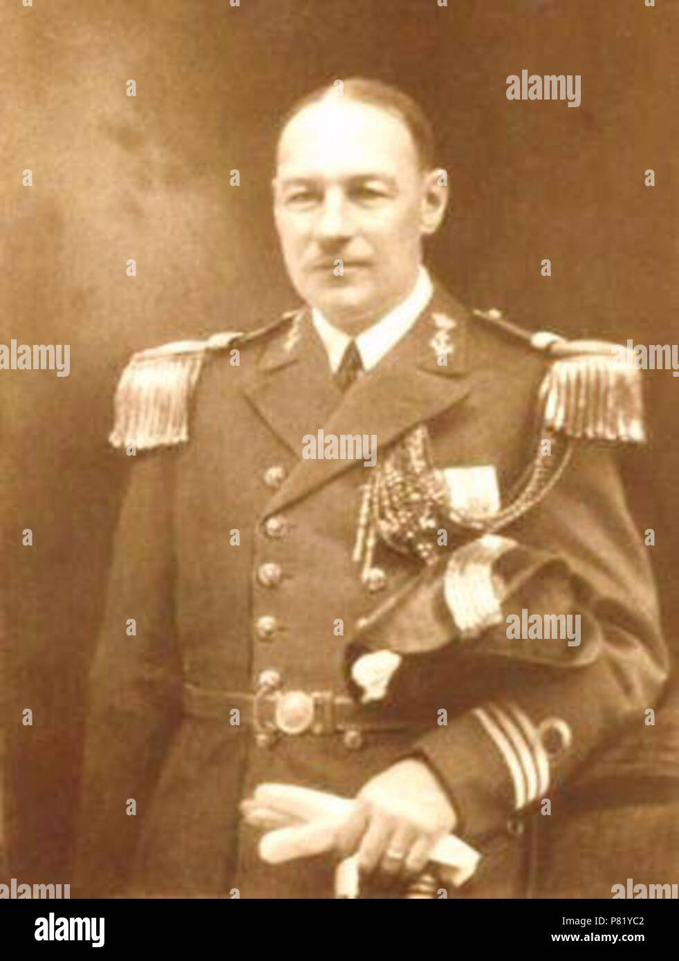 English Karel Doorman (18891942) as commander. Nederlands Karel