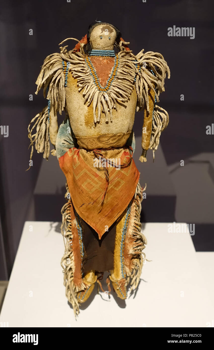 Lakota warrior hi-res stock photography and images - Alamy