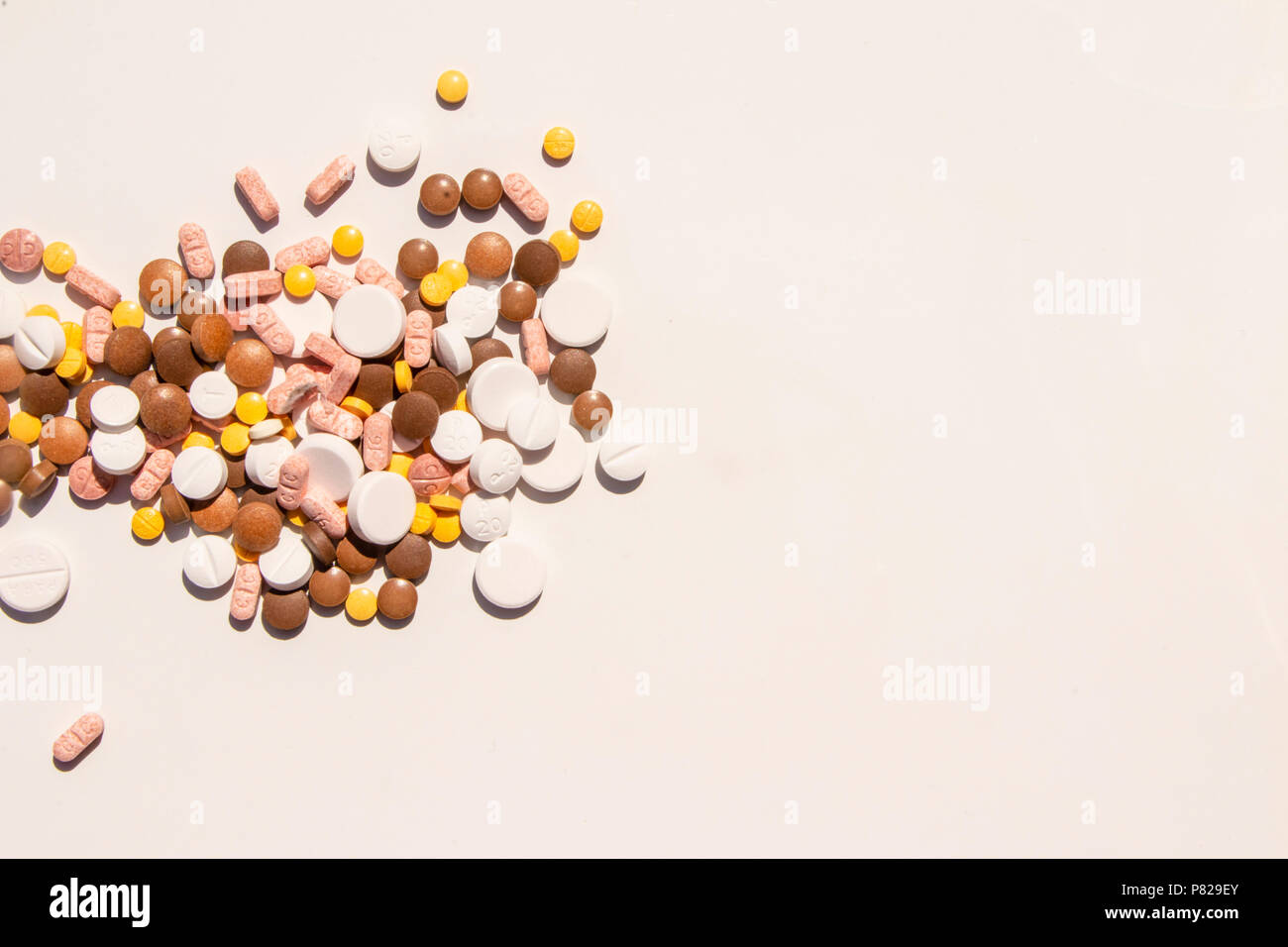 multicoloured prescription pills médecine drugs Stock Photo