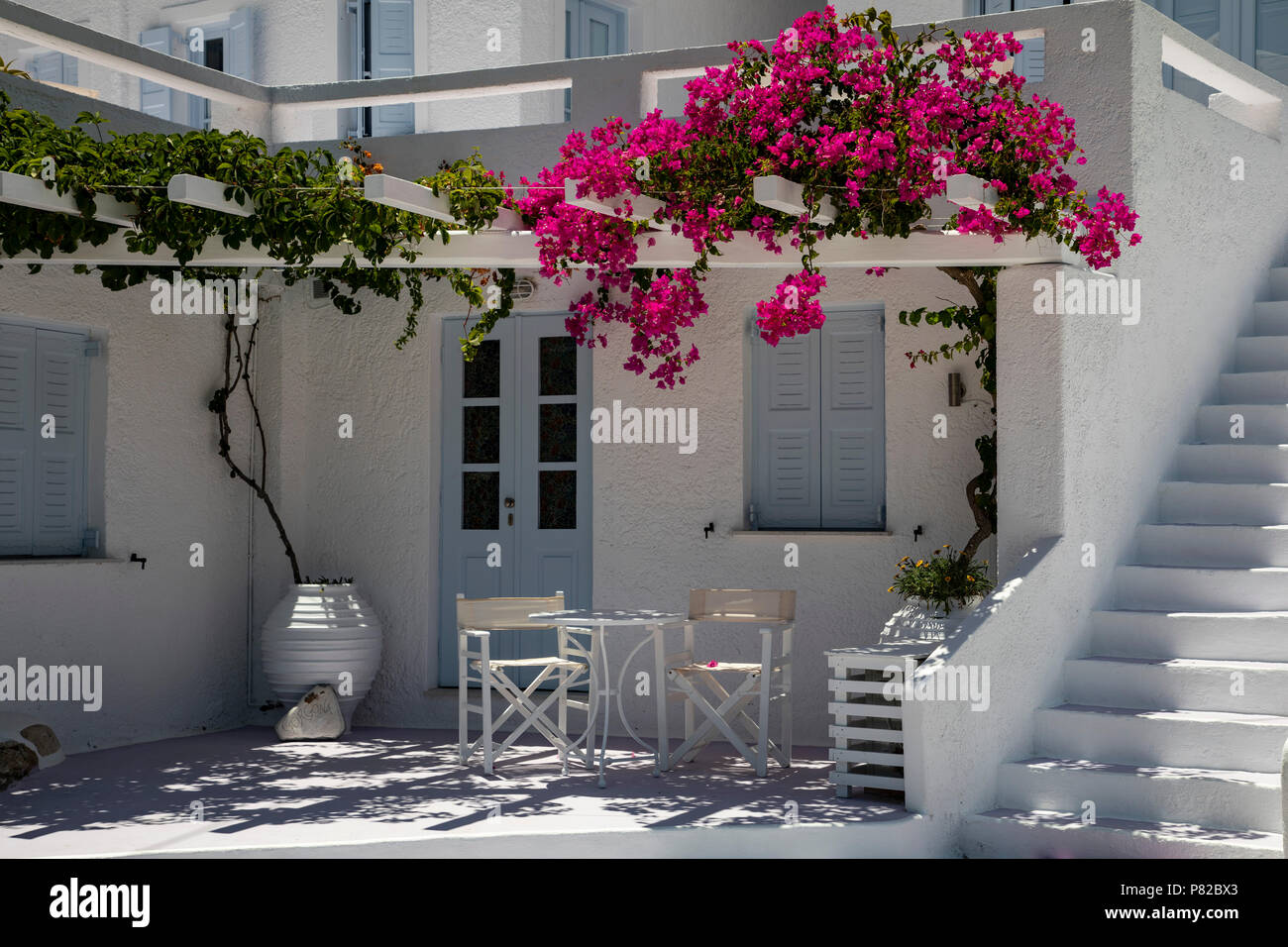 Ios greece party hi-res stock photography and images - Alamy