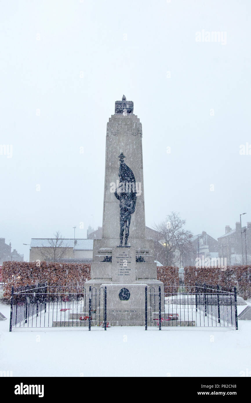 RUTHERGLEN, SCOTLAND, UK - JANUARY 16 2015: The Rutherglen Great War Cenotaph (built-in 1924), in the snow. Stock Photo