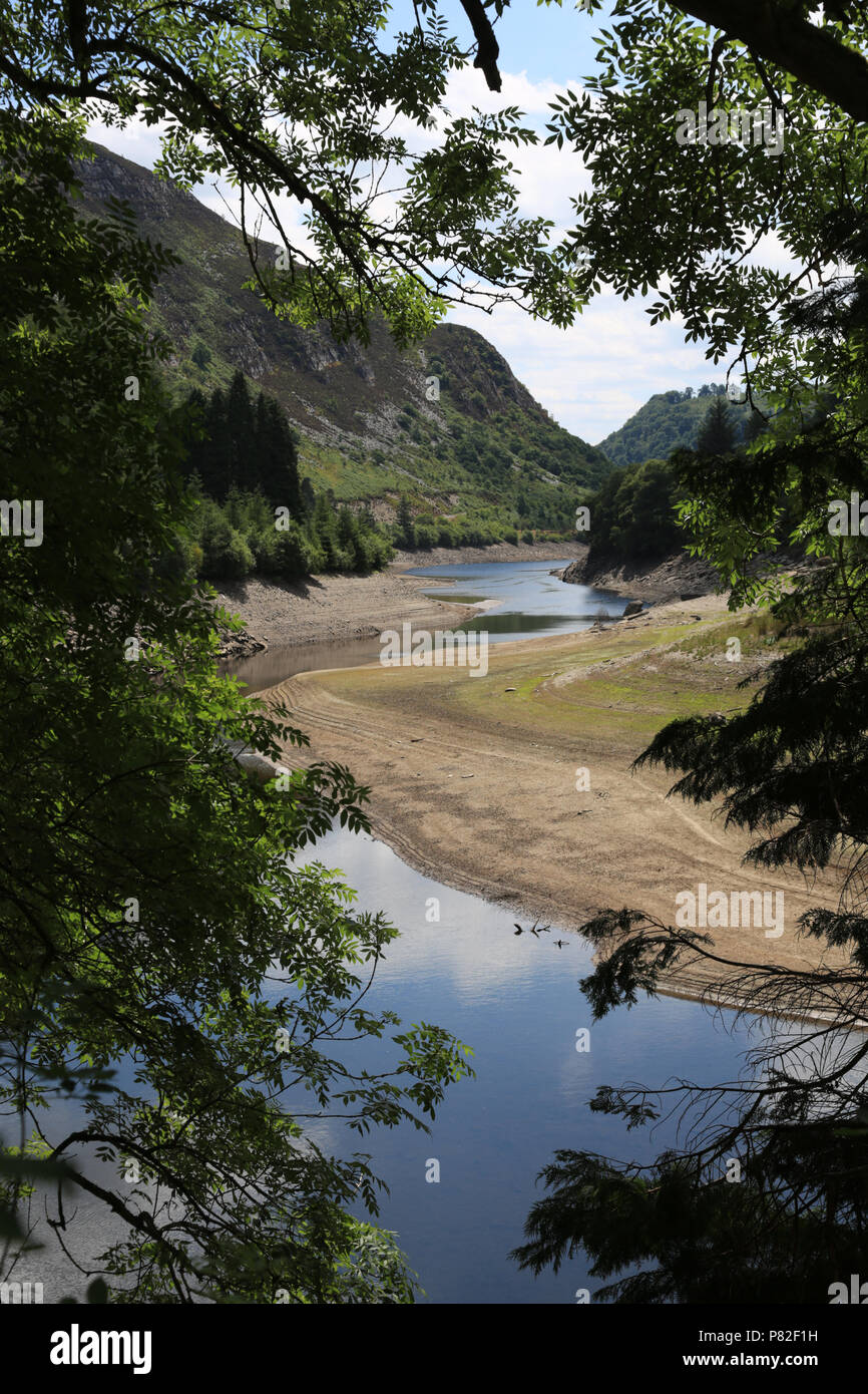 Low water levels at the Elan valley reservoirs, near Rhayader, Powys, Wales, UK. Stock Photo