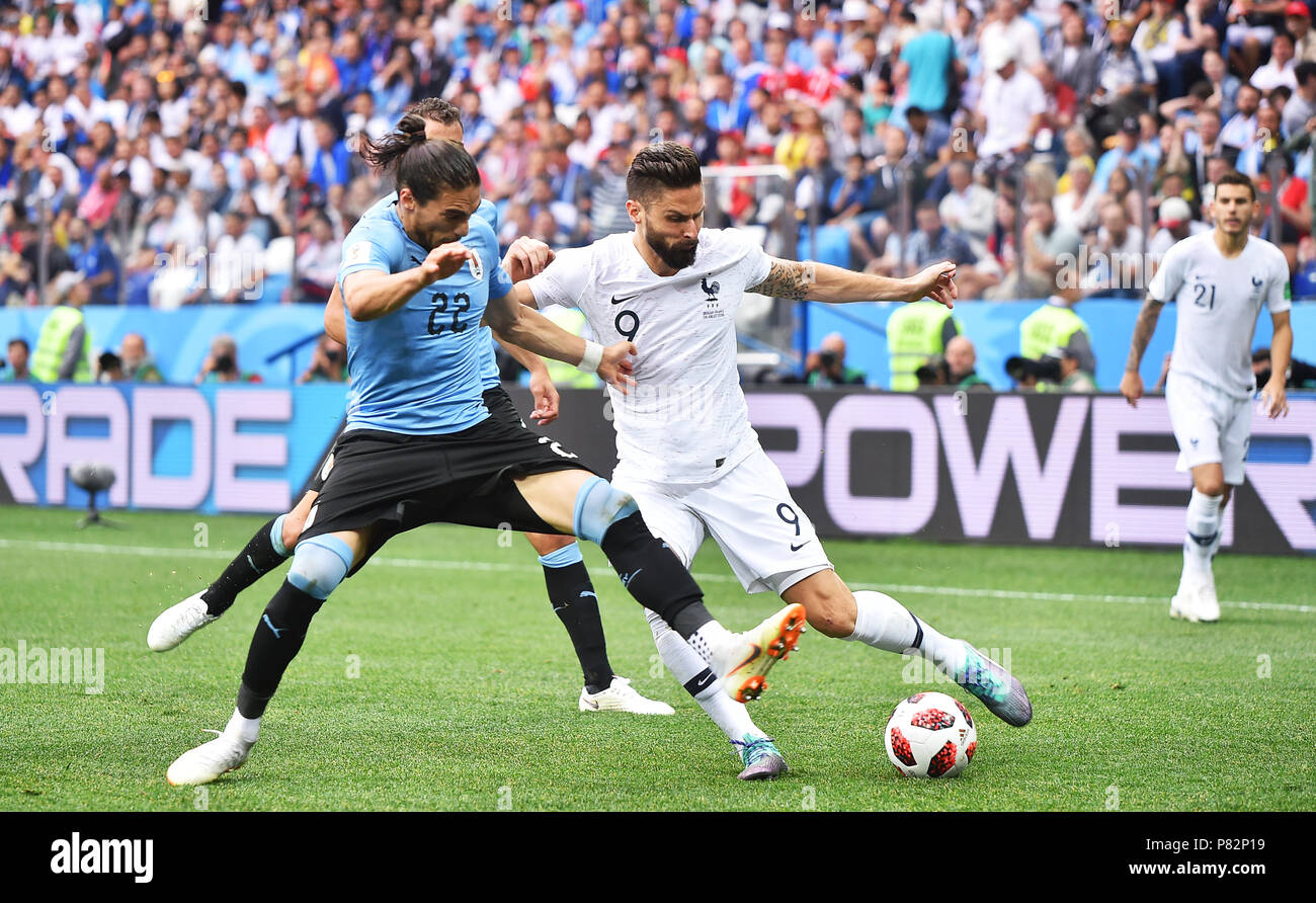 NIZHNY NOVGOROD, RUSSIA - JULY 06: Martin Caceres of Uruguay competes with Olivier Giroud of France during the 2018 FIFA World Cup Russia Quarter Final match between Uruguay and France at Nizhny Novgorod Stadium on July 6, 2018 in Nizhny Novgorod, Russia. (Photo by Lukasz Laskowski/PressFocus/MB Media) Stock Photo