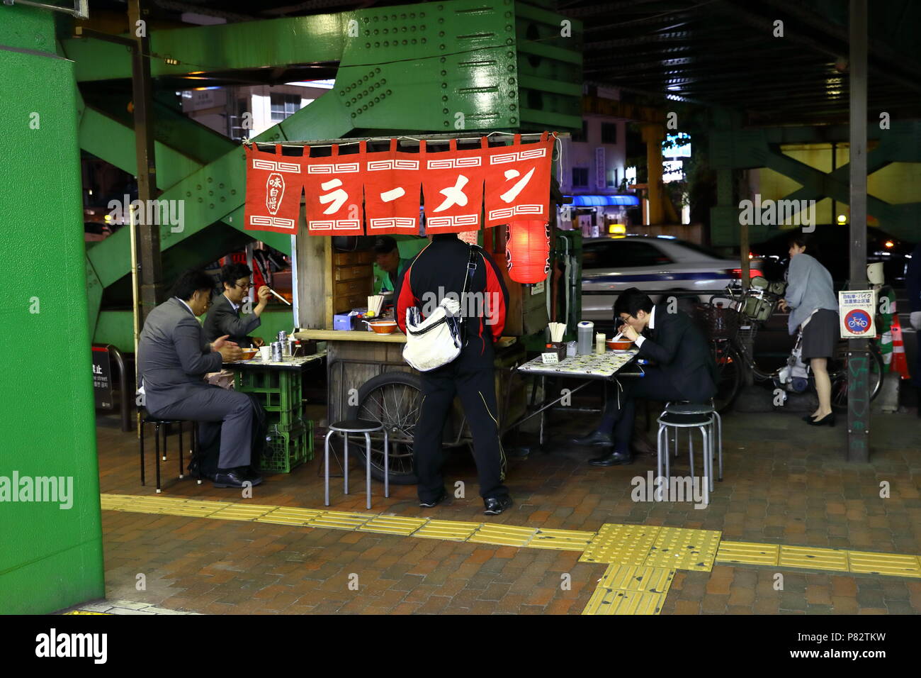 JAPAN - MAY 2018 : People have dinner at mobile food stall( yatai ) tokyo Stock Photo