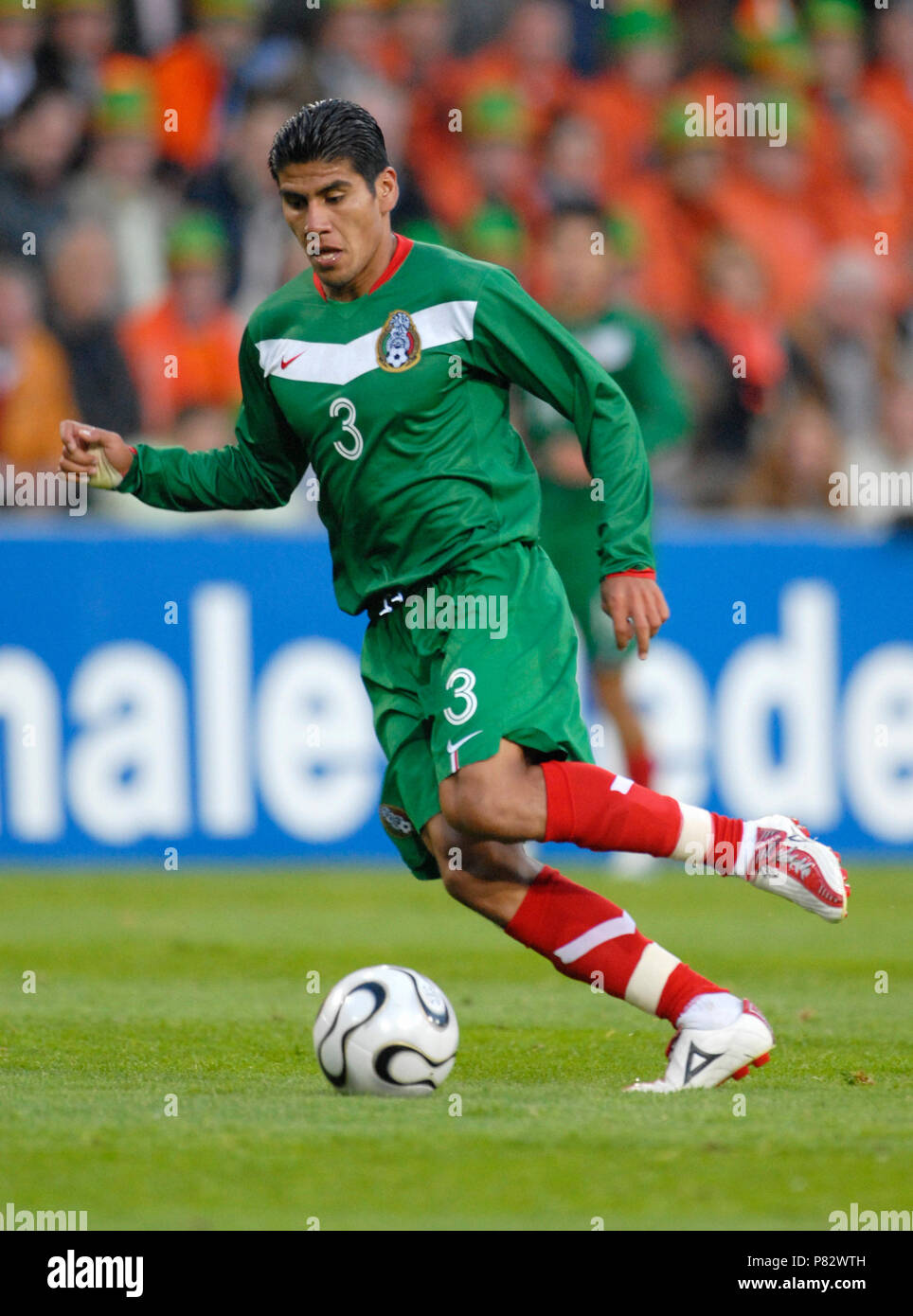 Philips Stadium Eindhoven, Netherlands 01.01.2006 football friendly match The Netherlands vs Mexico ---- Carlos SALCIDO (MEX) Stock Photo