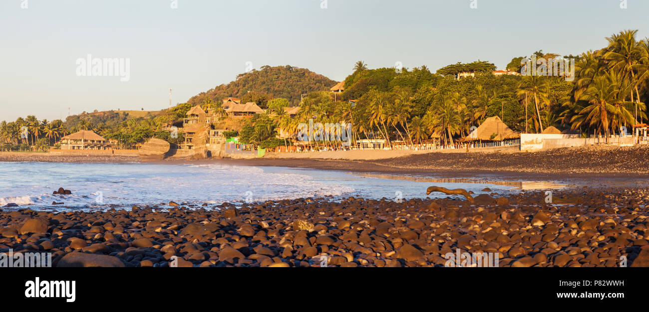 El Tunco Beach in Salvador. El Tunco, El Salvador Stock Photo - Alamy