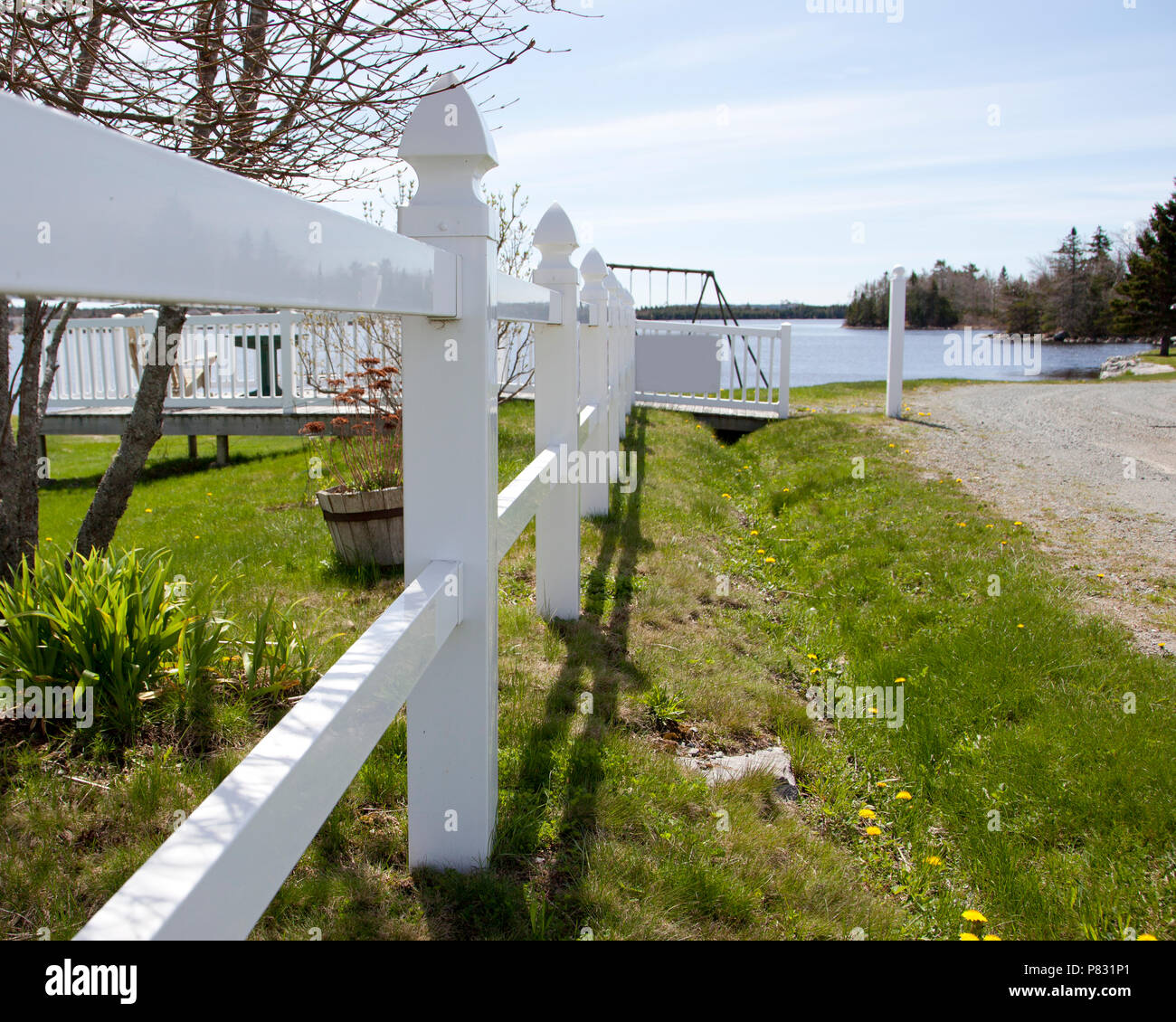 White picket fence runs hi-res stock photography and images - Alamy
