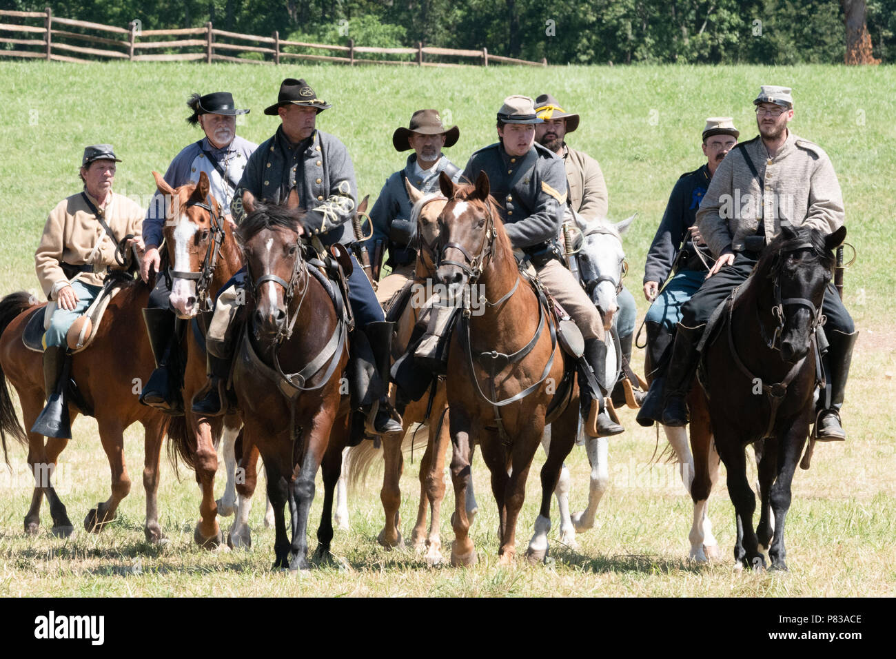 Confederate charge during battle reenactment hires stock photography and images Alamy