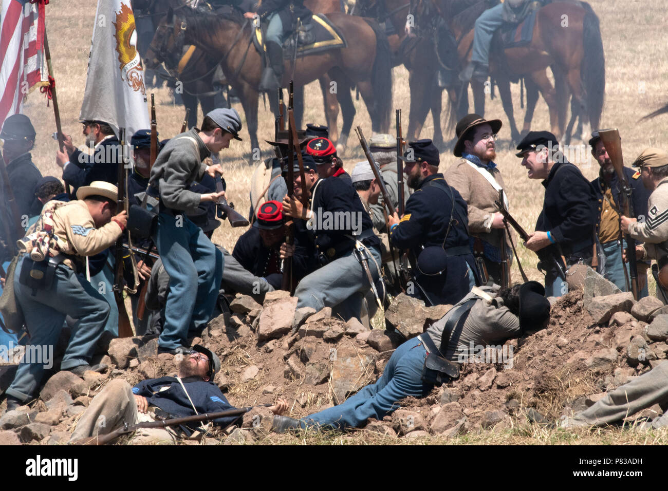Gettysburg, Pennsylvania, USA. 8th July, 2018. Confederate troop reenactors in action fighting