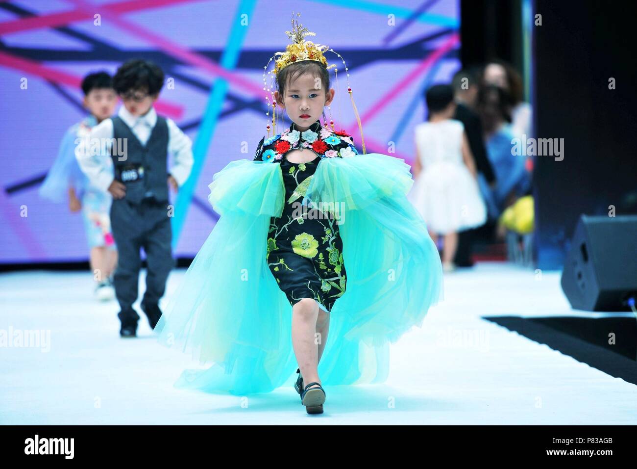 Kids fashion show hi res stock photography and images Alamy